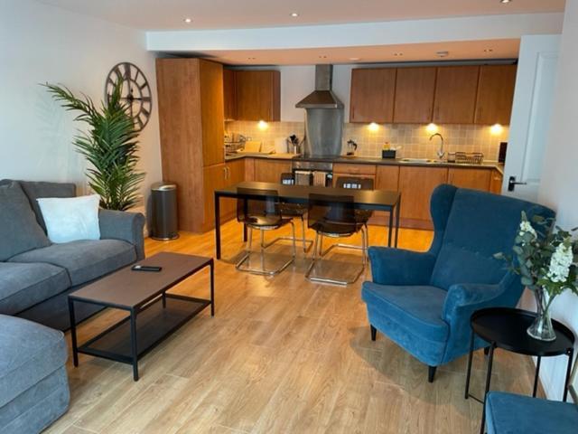 Lux Waterfront 2 Bed Apt, V&a 10min Walk, St Andrew's Golf 25min Drive Apartment *