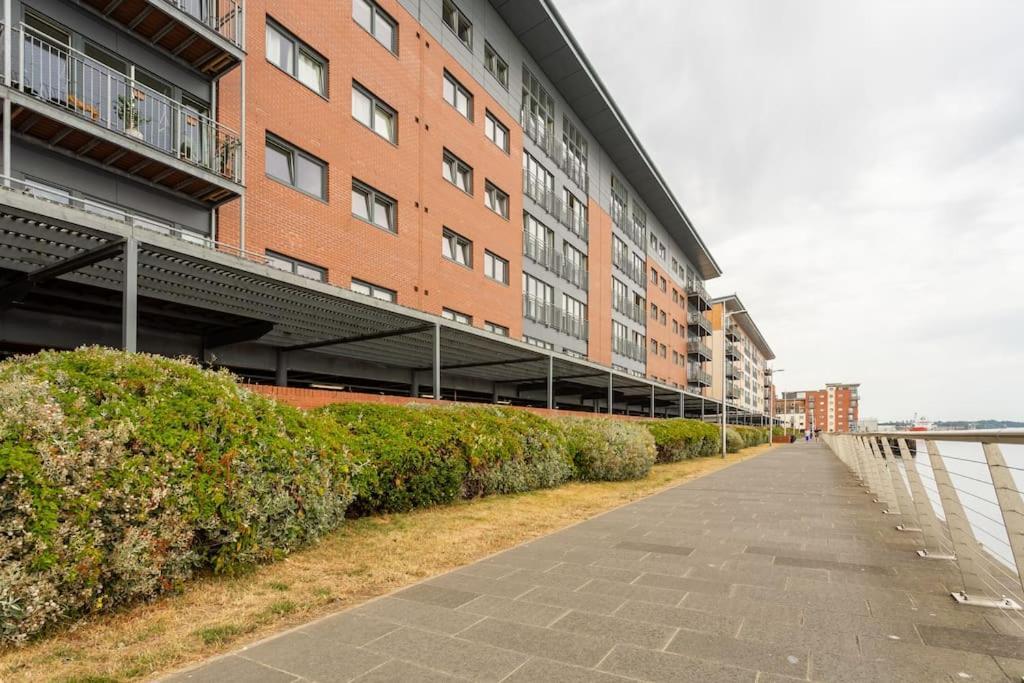 Lux Waterfront 2 Bed Apt, V&a 10min Walk, St Andrew's Golf 25min Drive Dundee
